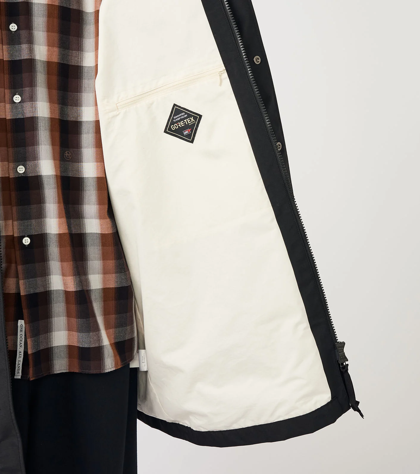 2L NYLON GORE-TEX Cruiser Coat - Image 21